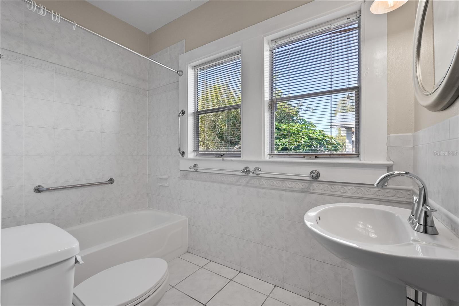 Image 14 of 14 For 303 Paris Street