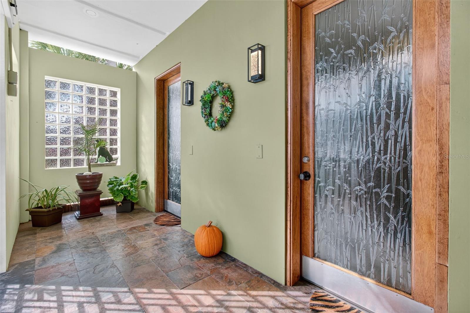 Image 16 of 100 For 5659 Shore Boulevard S