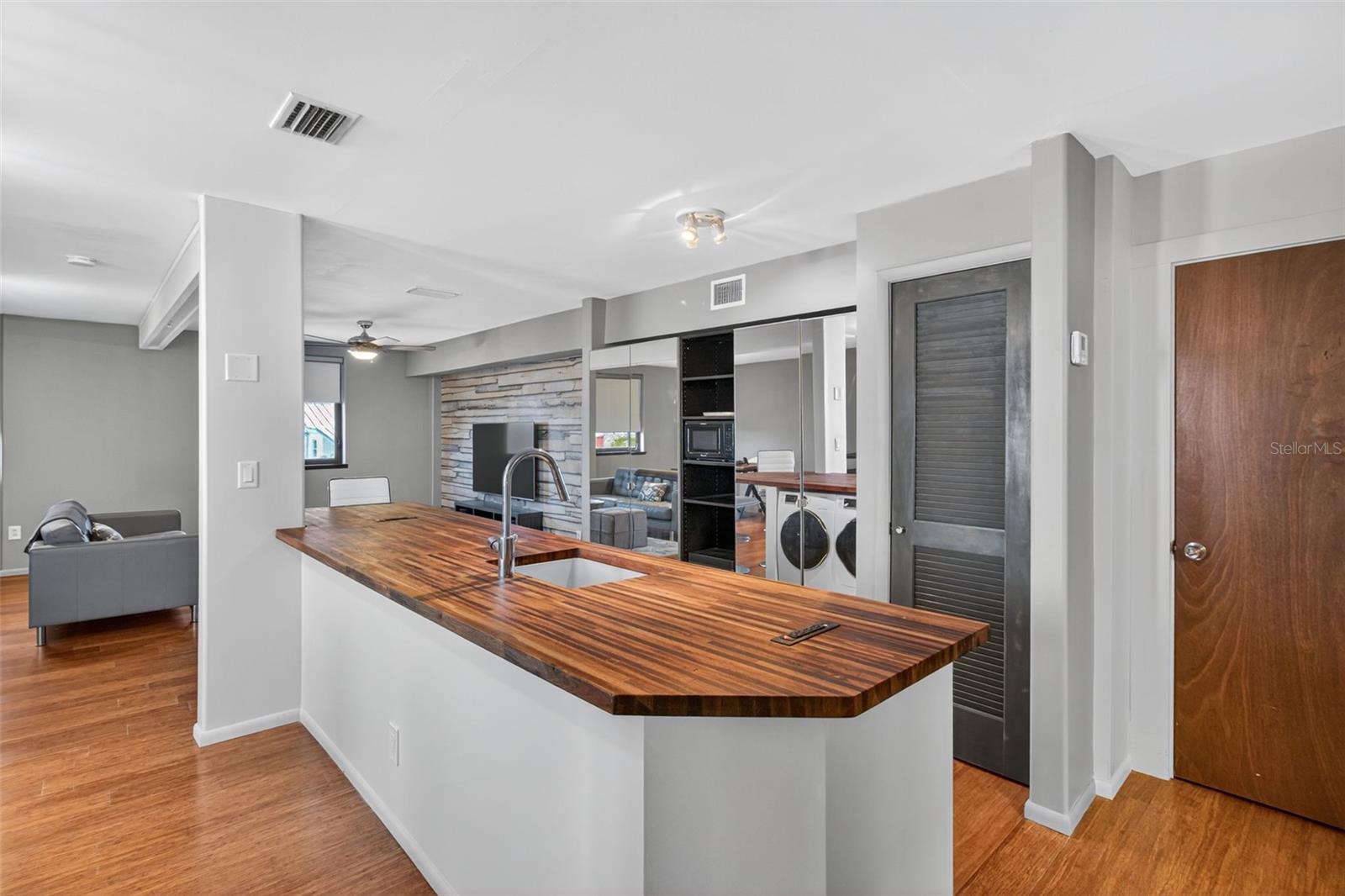 Image 37 of 100 For 5659 Shore Boulevard S