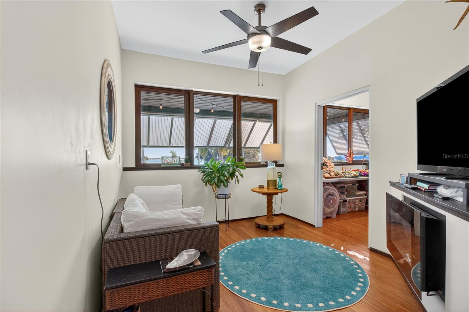 Image 55 of 100 For 5659 Shore Boulevard S