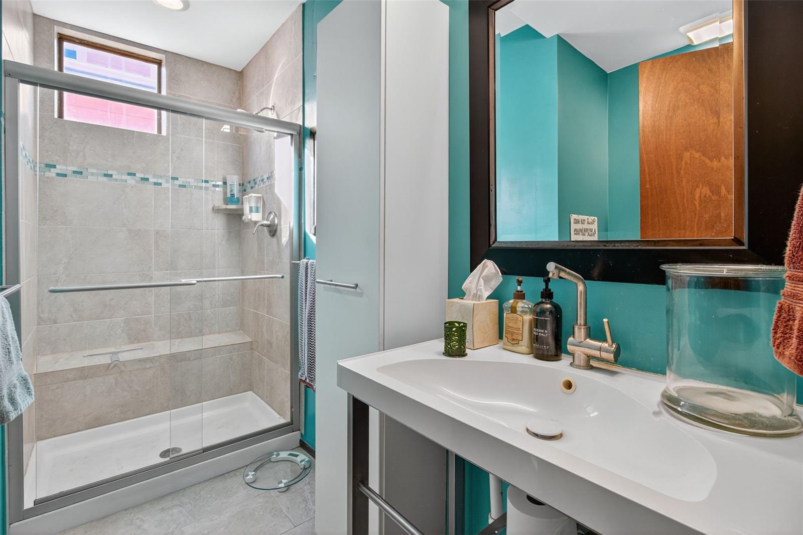 Image 57 of 100 For 5659 Shore Boulevard S