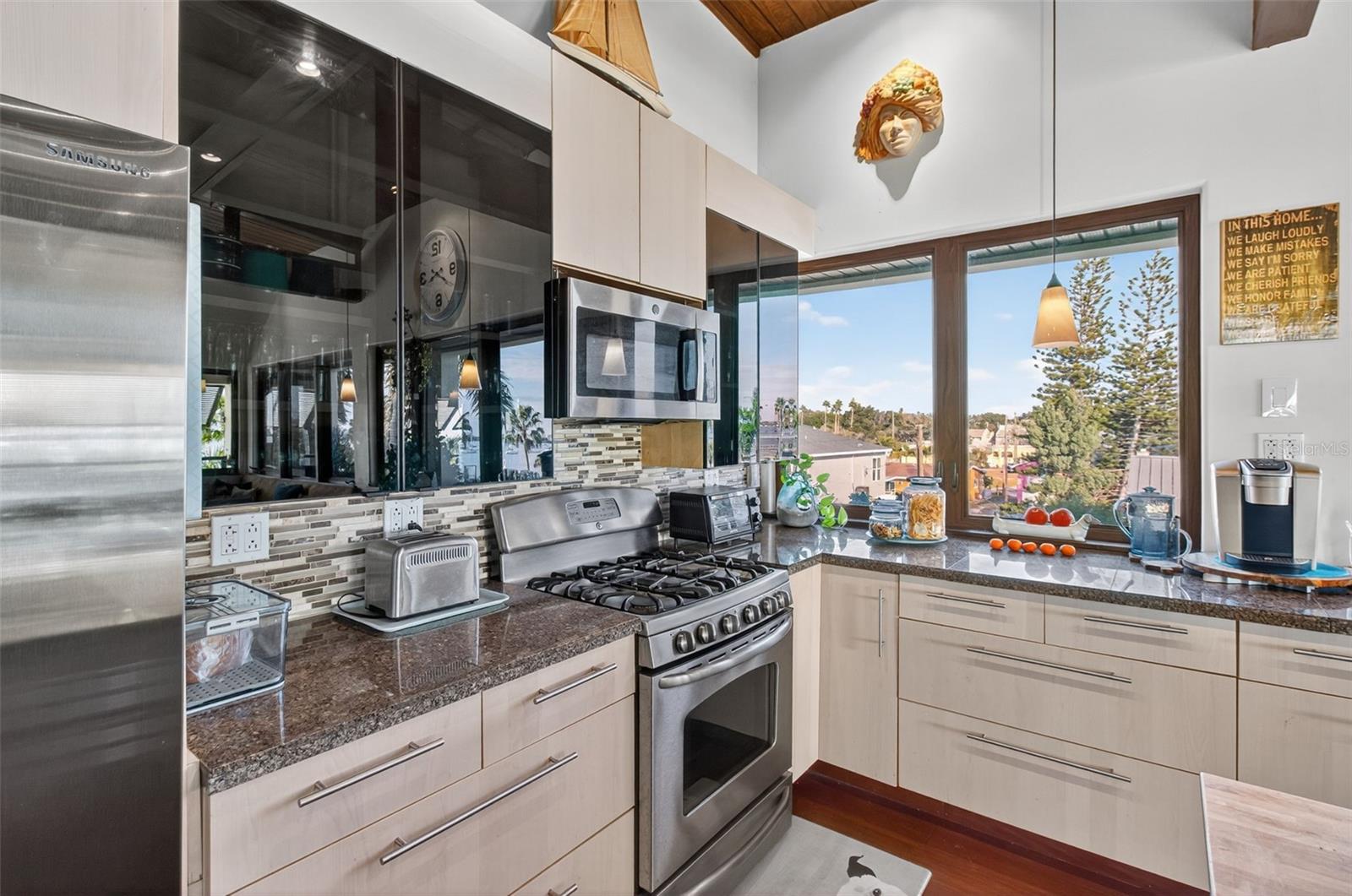 Image 72 of 100 For 5659 Shore Boulevard S