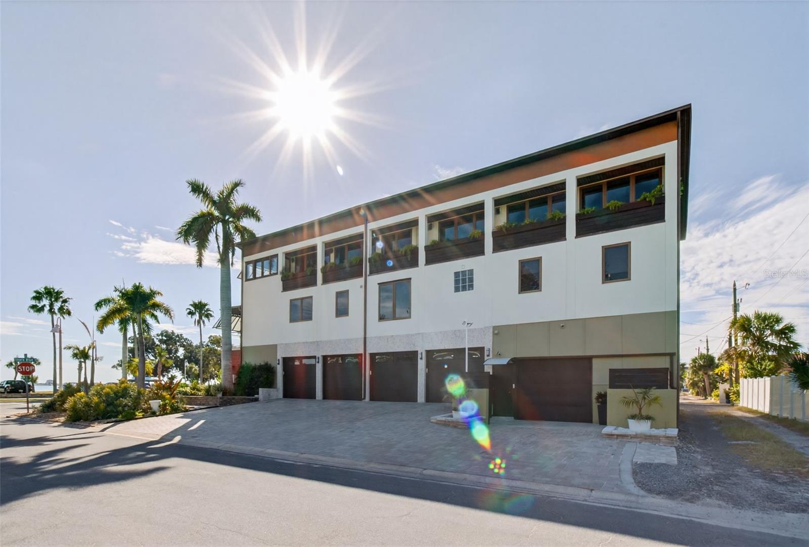 Image 8 of 100 For 5659 Shore Boulevard S