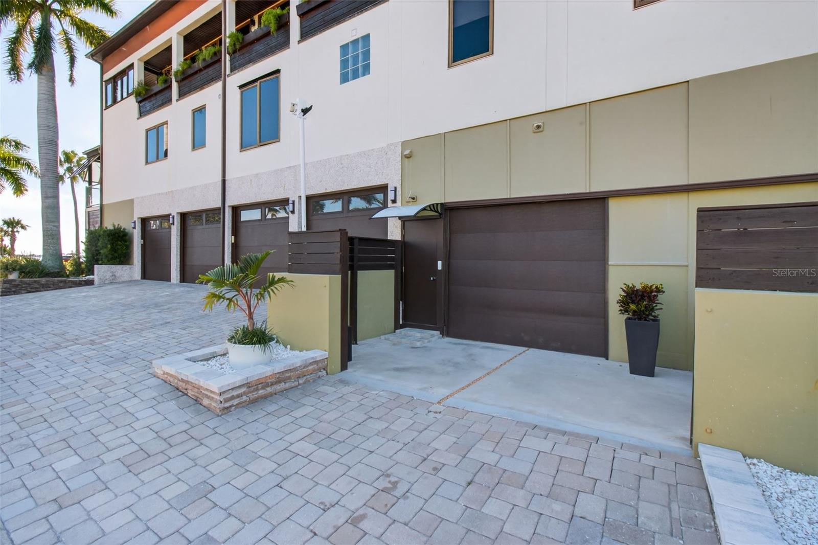 Image 9 of 100 For 5659 Shore Boulevard S