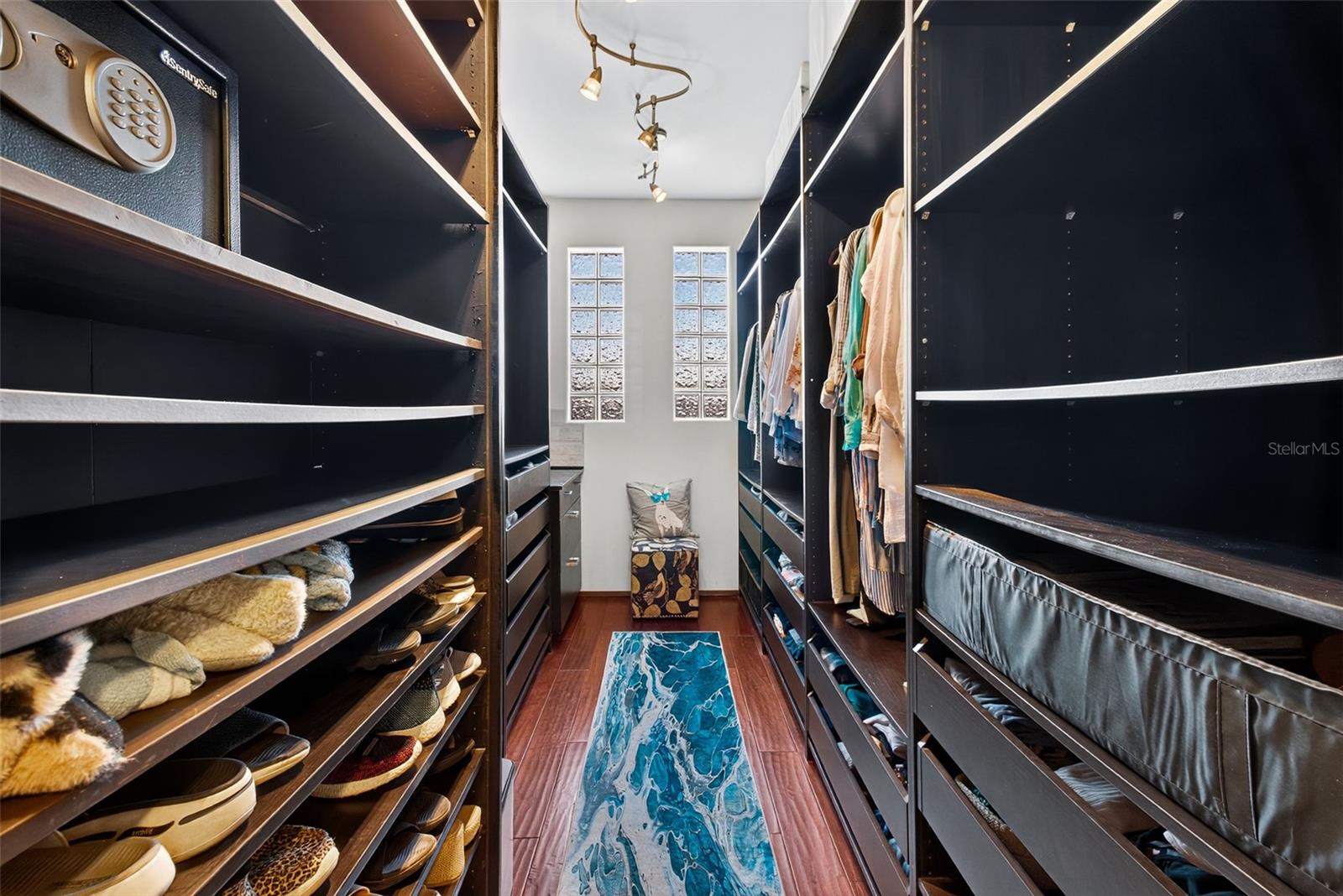 Image 90 of 100 For 5659 Shore Boulevard S