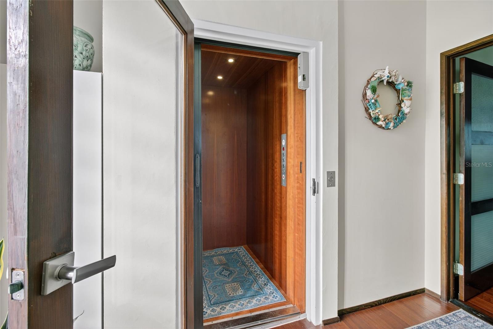 Image 92 of 100 For 5659 Shore Boulevard S