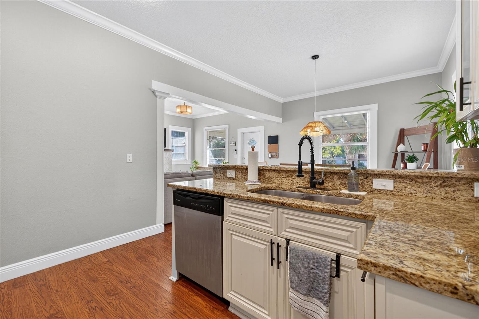 Image 19 of 30 For 5911 Highland Avenue