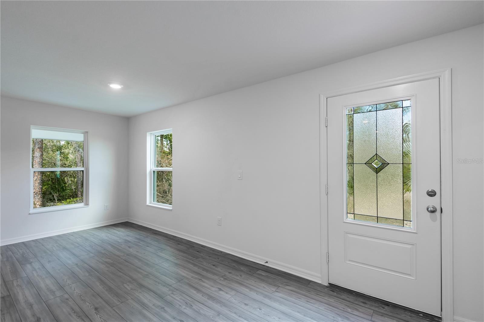 Image 11 of 24 For 587 Bay Leaf Drive