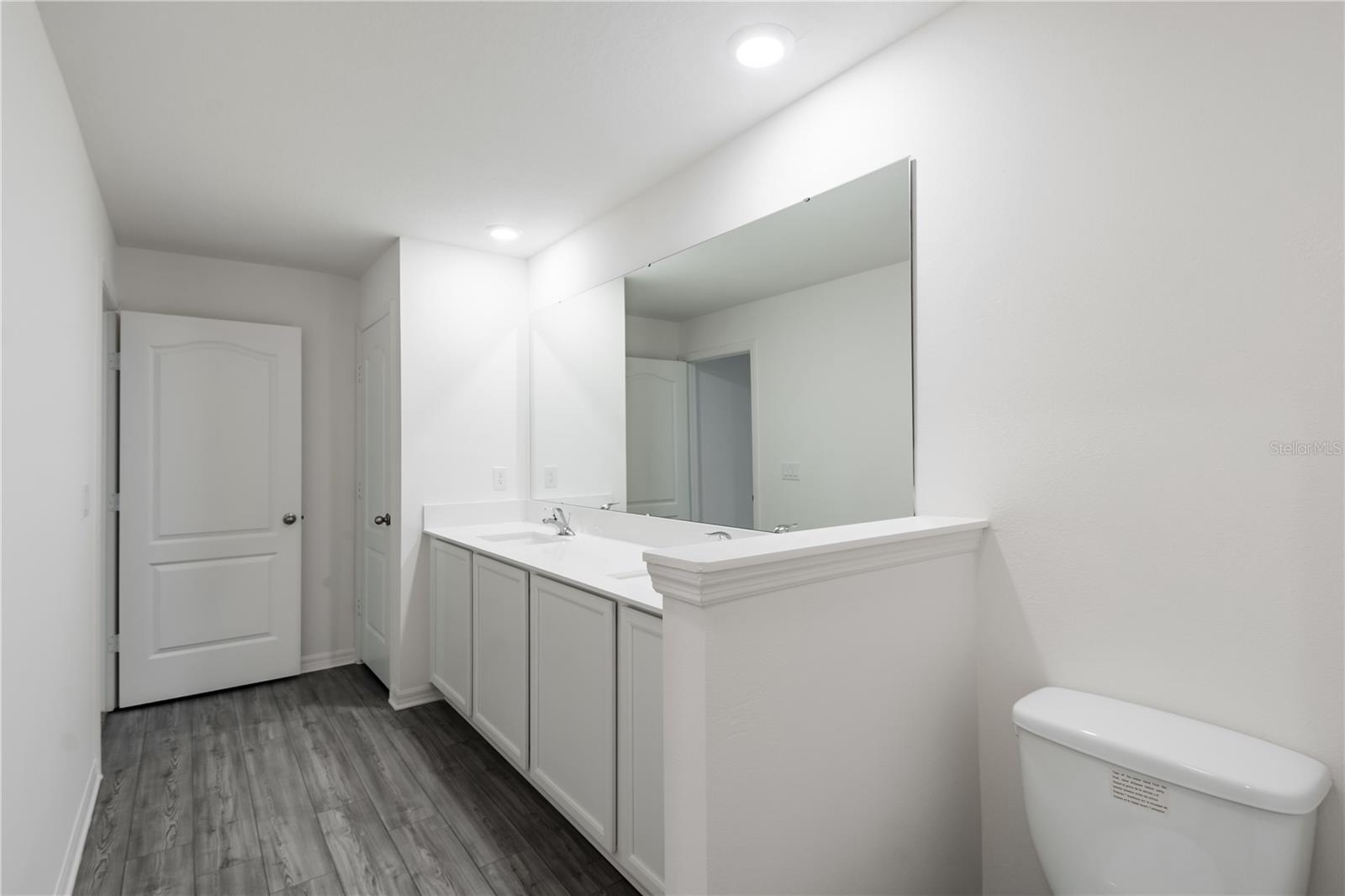 Image 16 of 24 For 587 Bay Leaf Drive