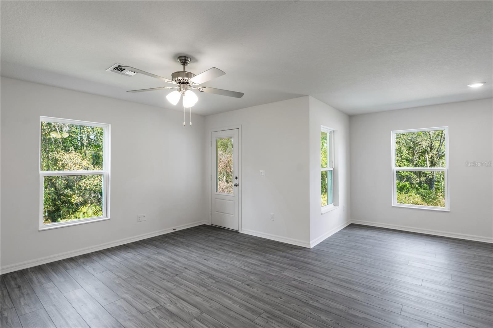 Image 9 of 24 For 587 Bay Leaf Drive