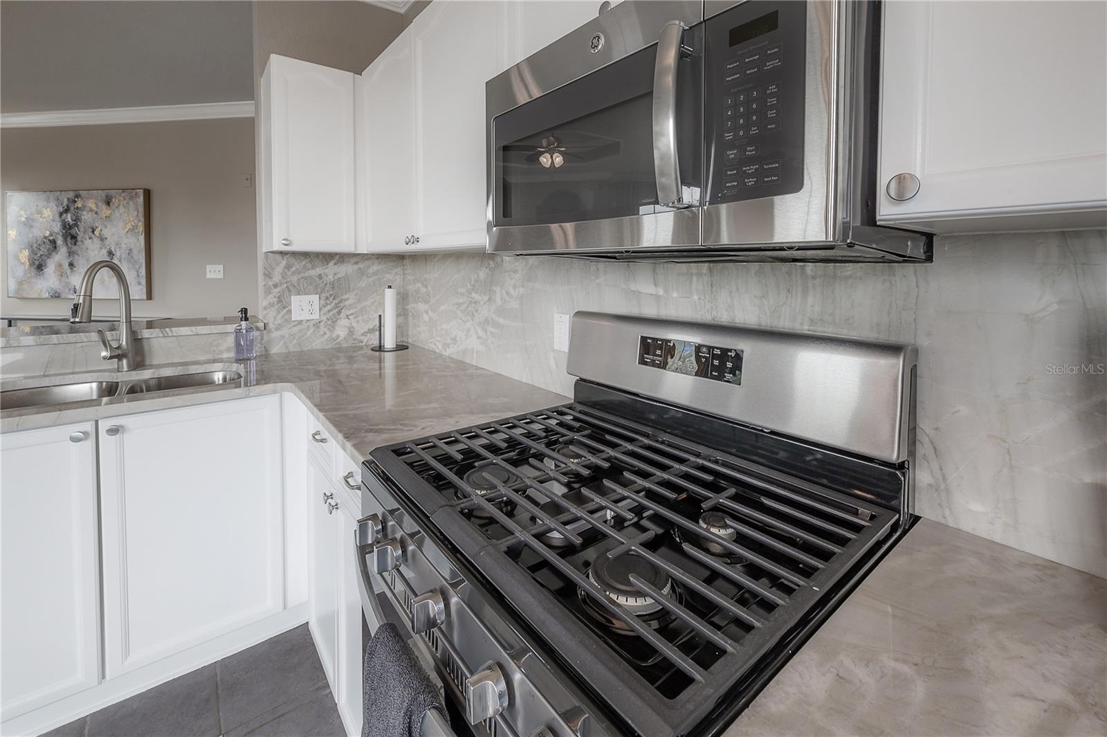 Image 12 of 37 For 2709 Via Cipriani  530b