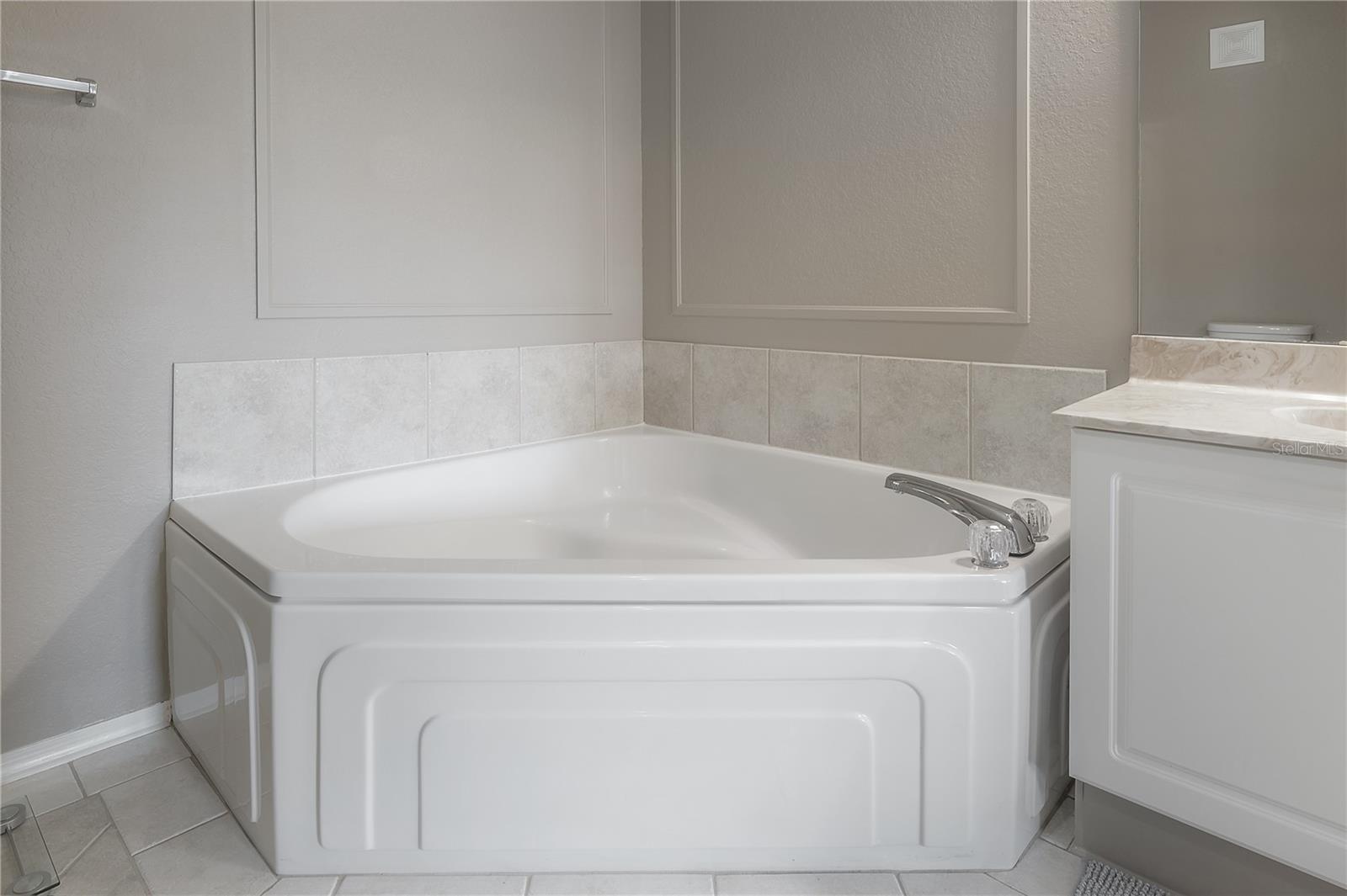 Image 21 of 37 For 2709 Via Cipriani  530b