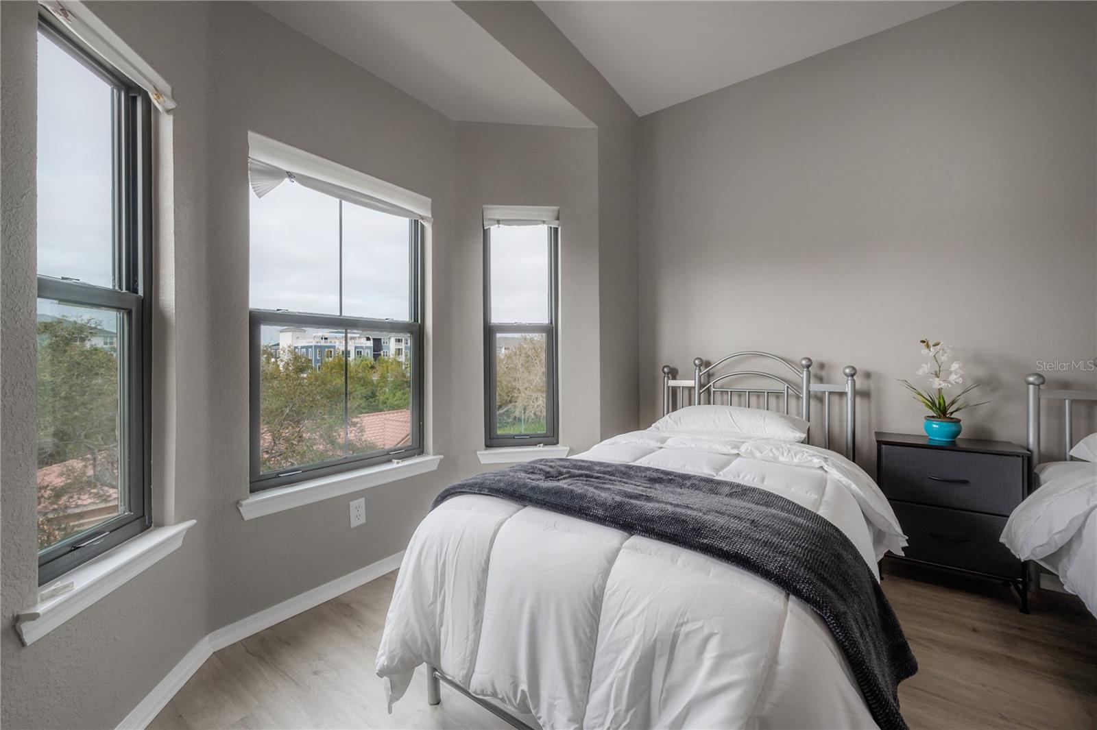 Image 23 of 37 For 2709 Via Cipriani  530b