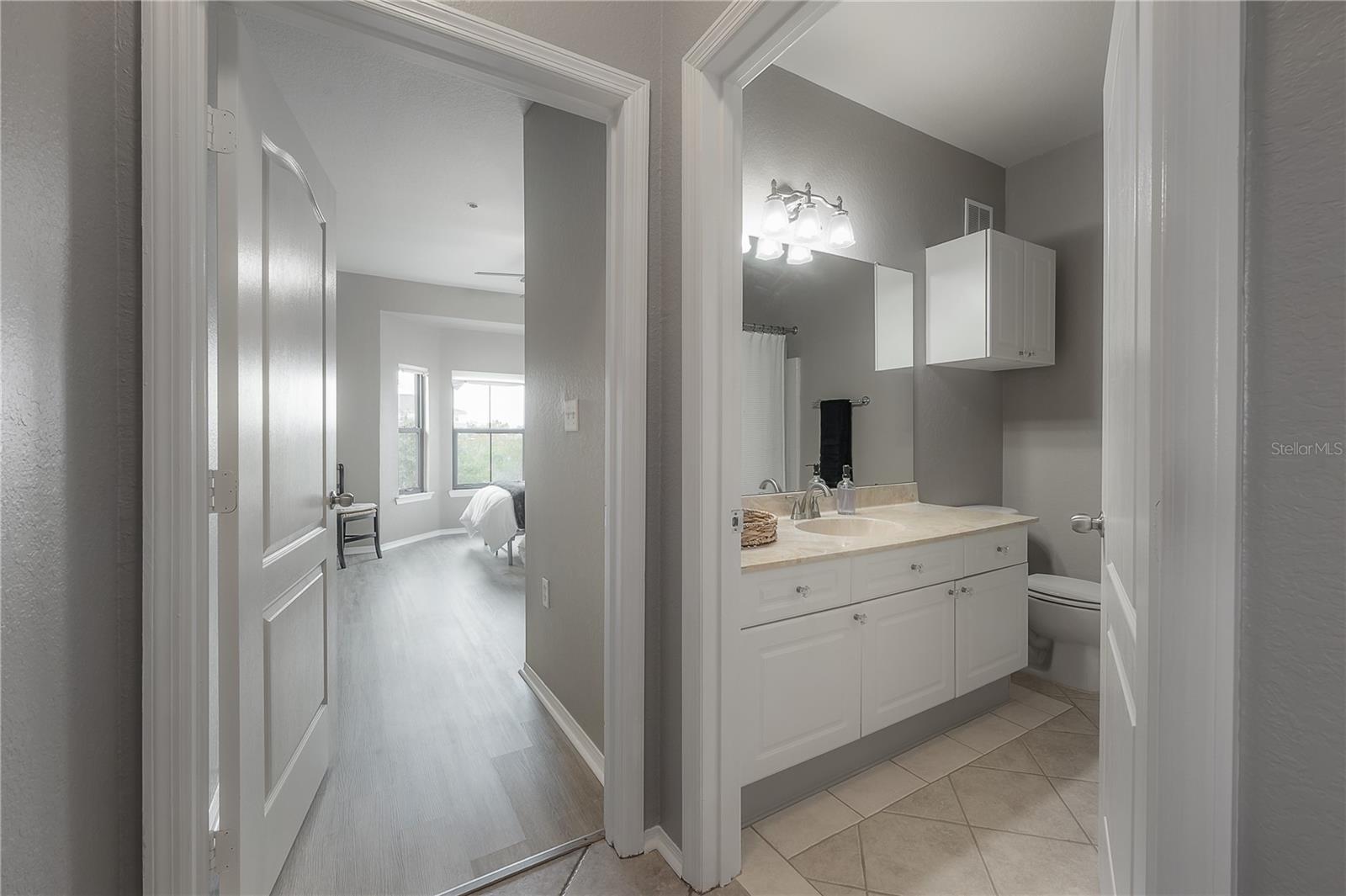 Image 26 of 37 For 2709 Via Cipriani  530b