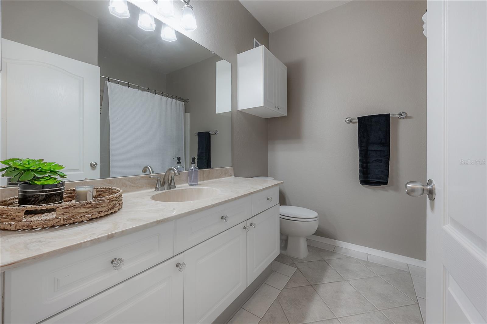 Image 27 of 37 For 2709 Via Cipriani  530b