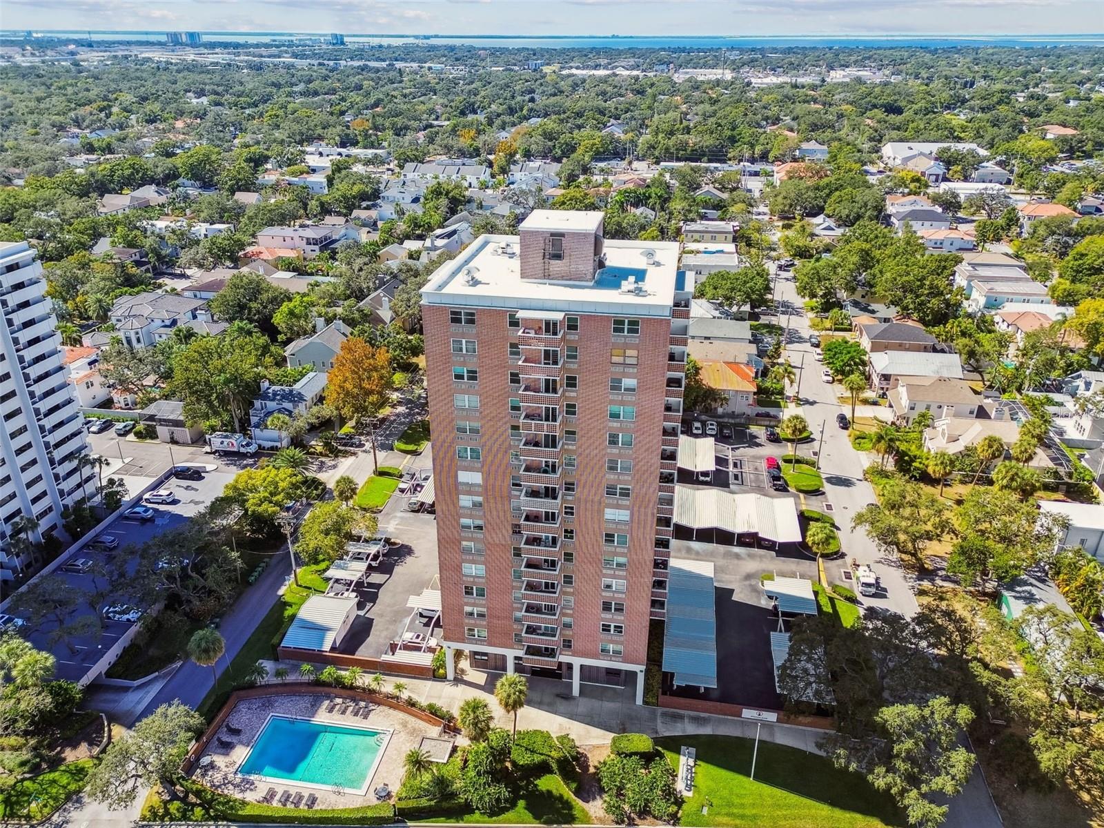 Image 37 of 38 For 4015 Bayshore Boulevard 14e