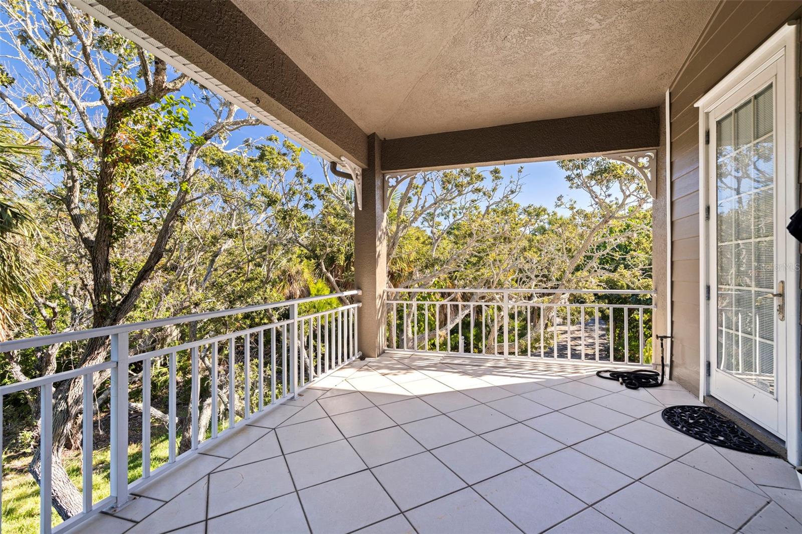 Image 10 of 80 For 2000 Bayview Drive