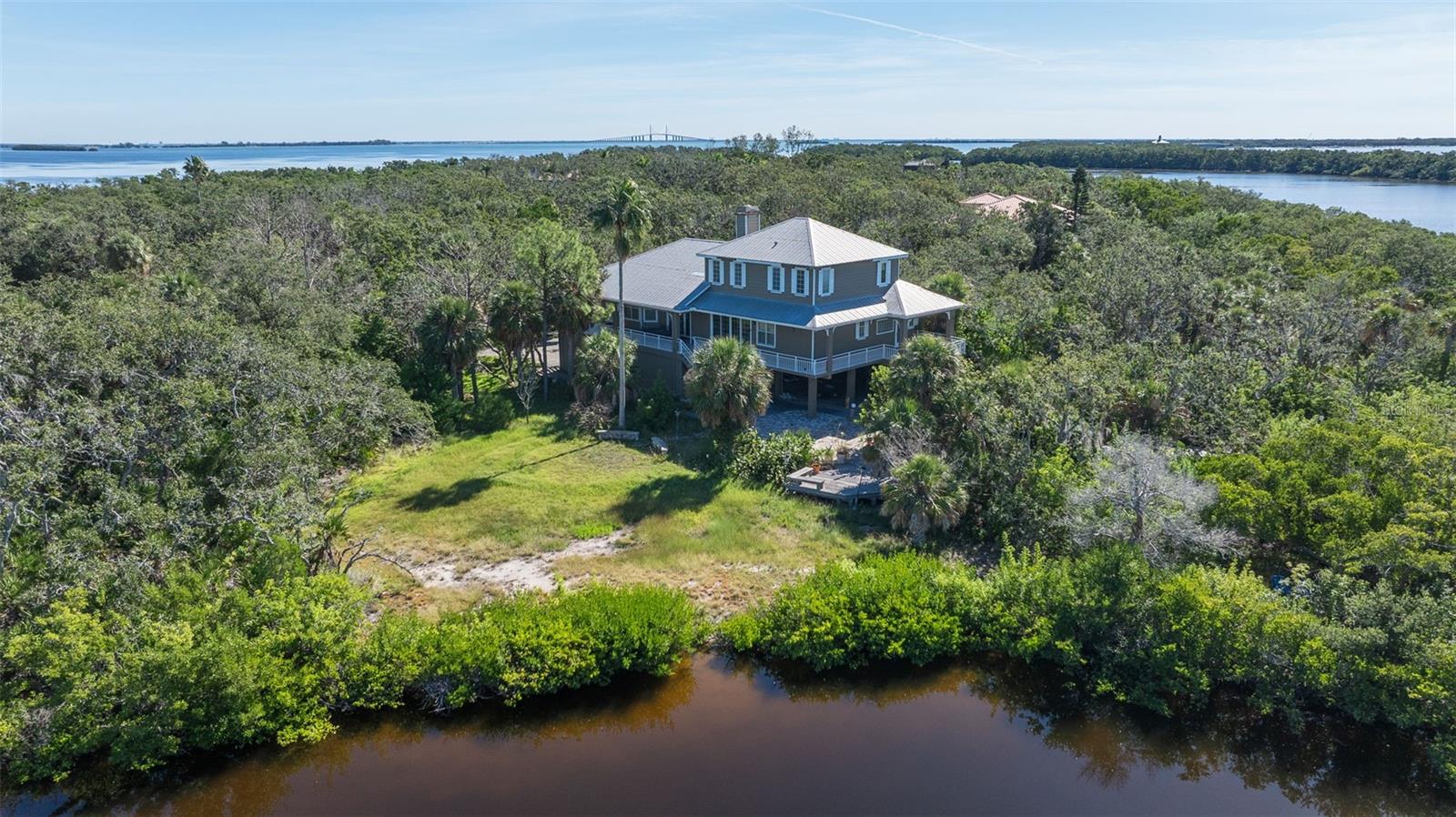 Image 19 of 80 For 2000 Bayview Drive