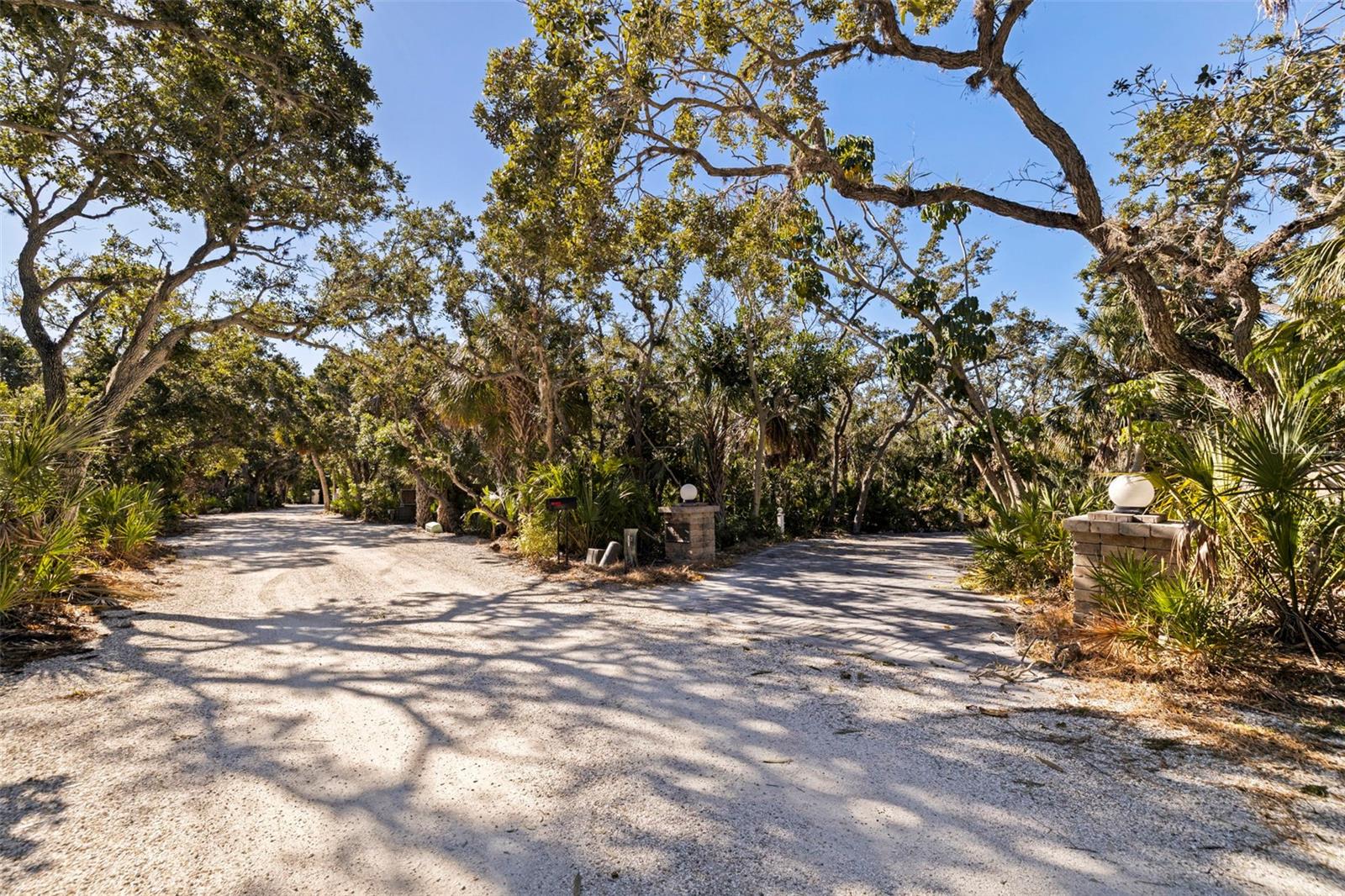 Image 21 of 80 For 2000 Bayview Drive