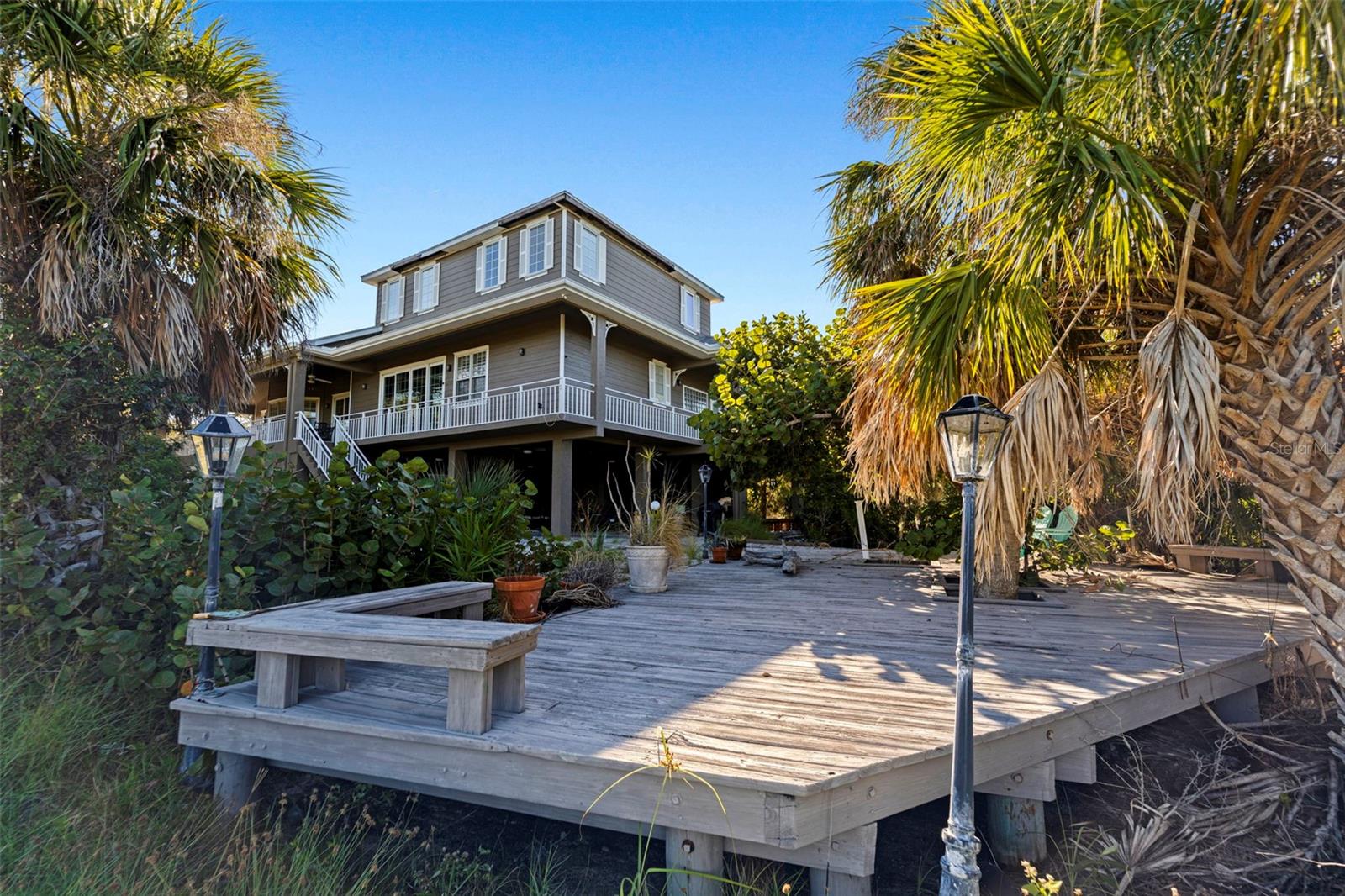 Image 3 of 80 For 2000 Bayview Drive