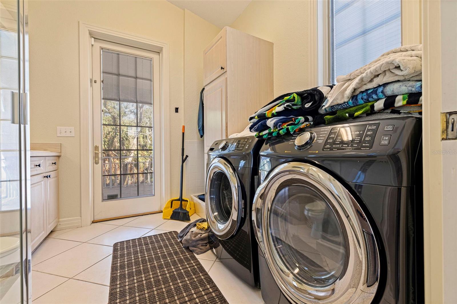 Image 37 of 80 For 2000 Bayview Drive