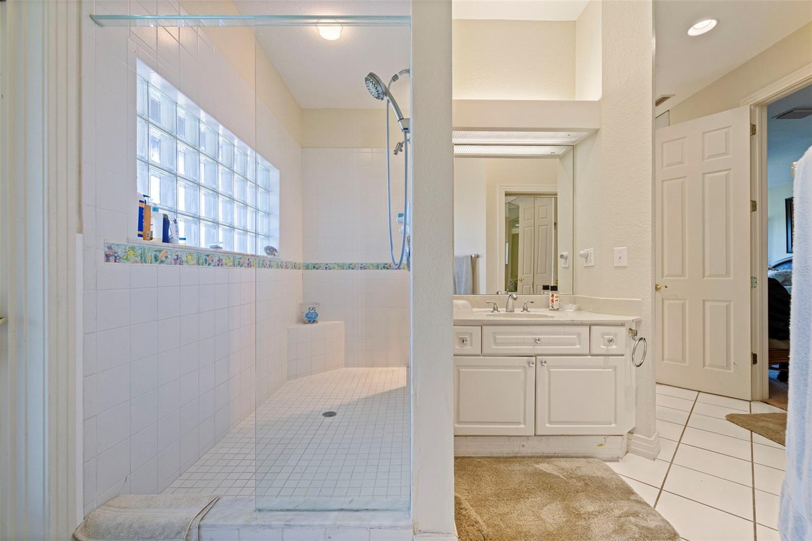 Image 51 of 80 For 2000 Bayview Drive