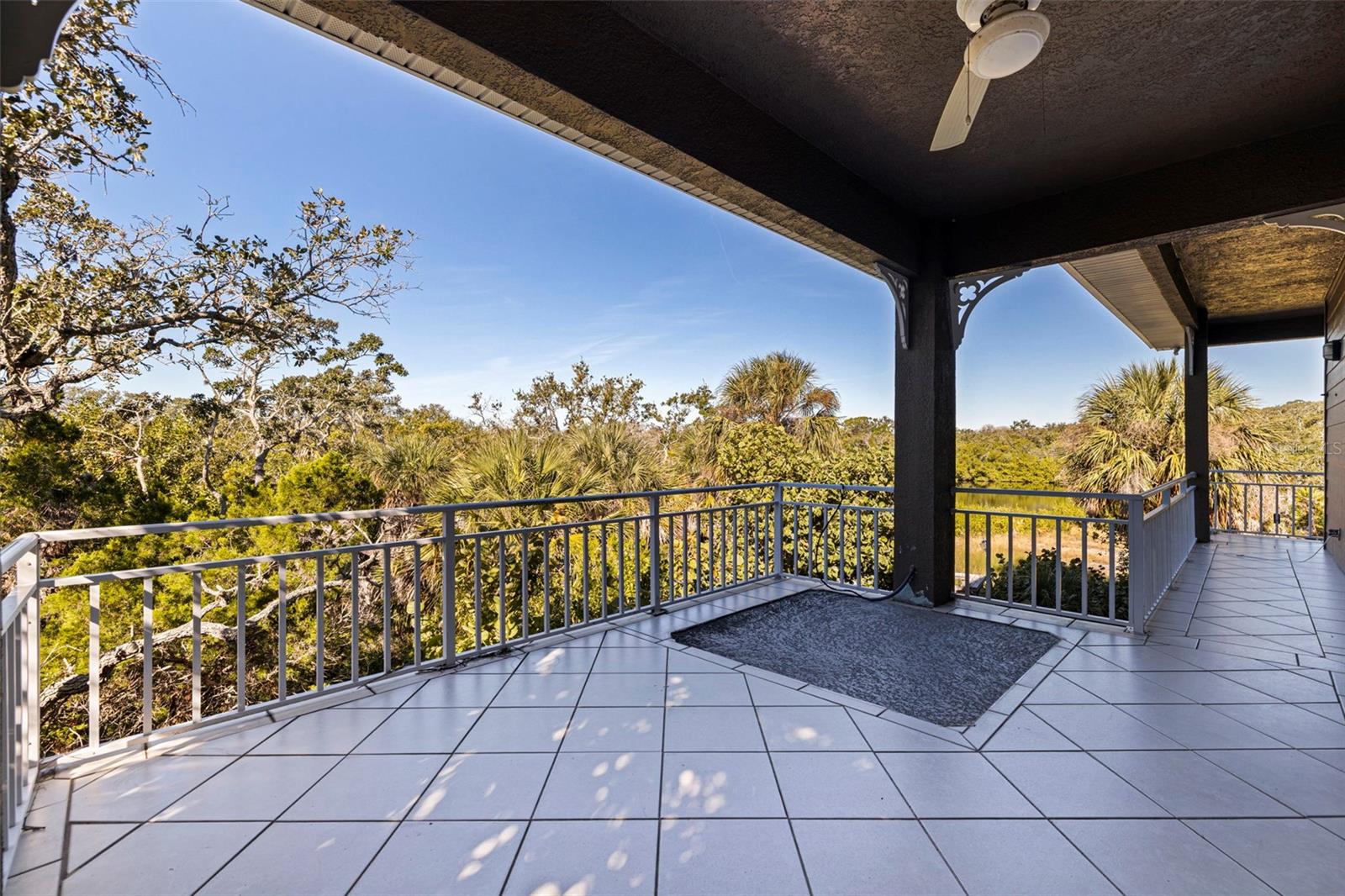 Image 53 of 80 For 2000 Bayview Drive