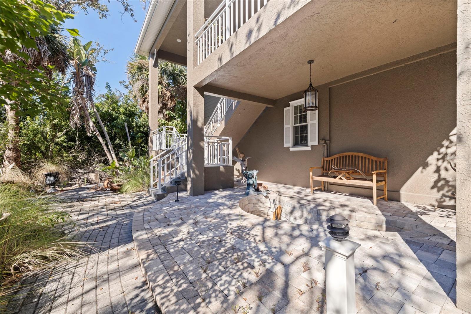 Image 6 of 80 For 2000 Bayview Drive