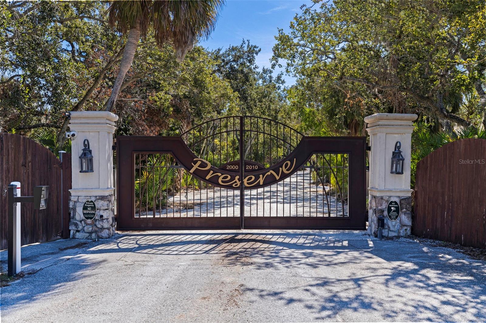 Image 7 of 80 For 2000 Bayview Drive