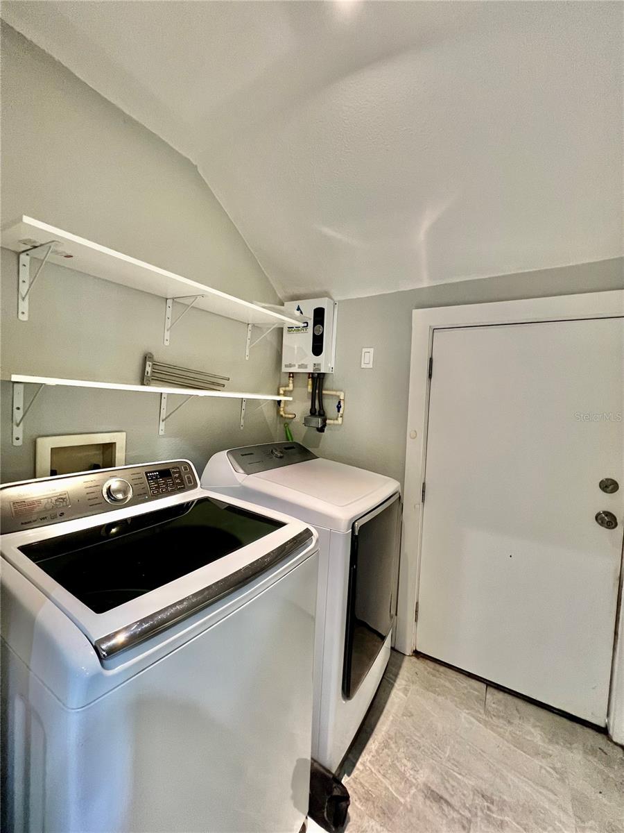 Image 22 of 25 For 111 Amelia Avenue