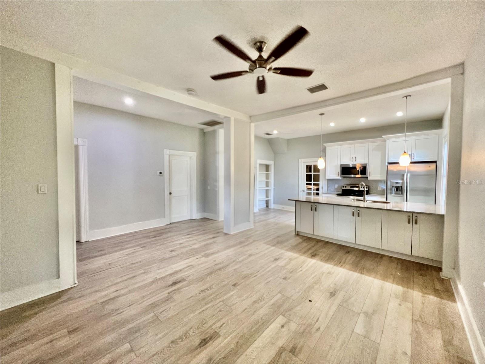 Image 6 of 25 For 111 Amelia Avenue