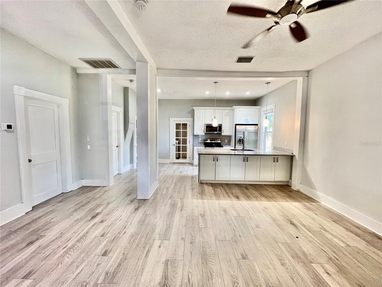 Image 7 of 25 For 111 Amelia Avenue