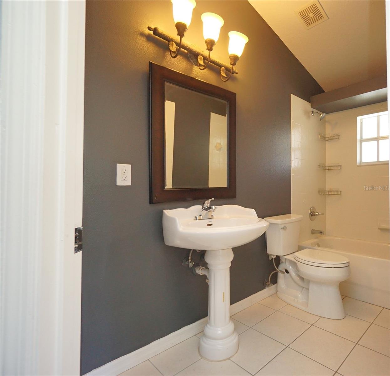 Image 17 of 21 For 2416 Ida Street