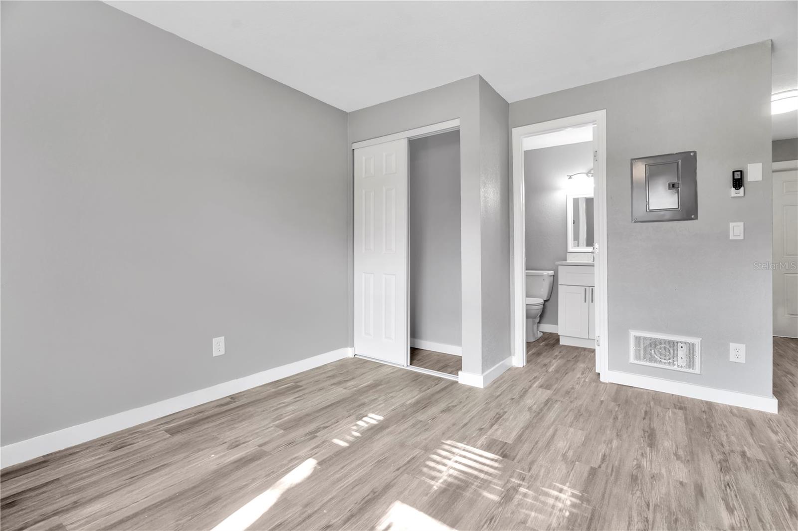 Image 10 of 12 For 6701 West Shore Boulevard 8