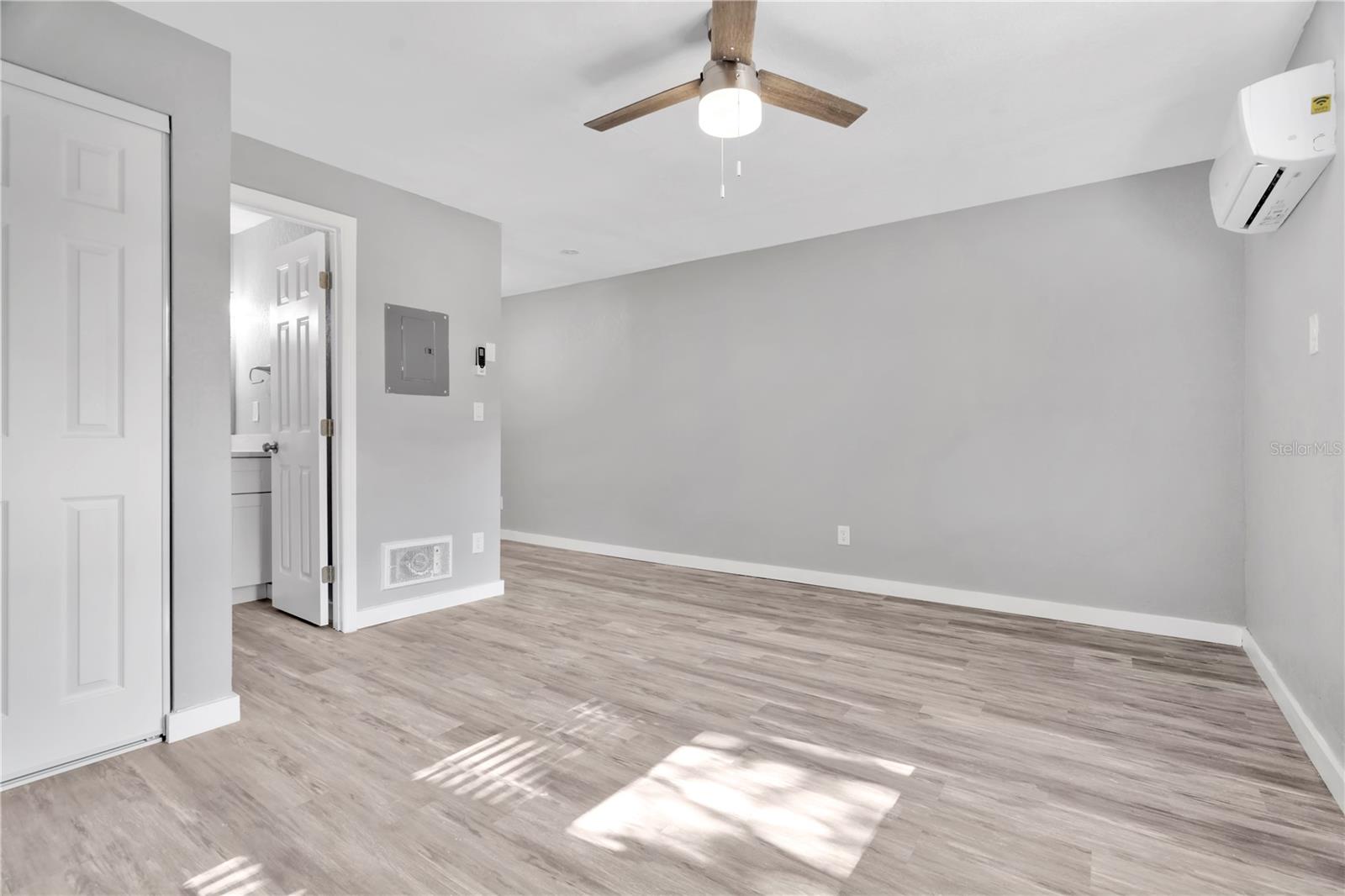 Image 11 of 12 For 6701 West Shore Boulevard 8