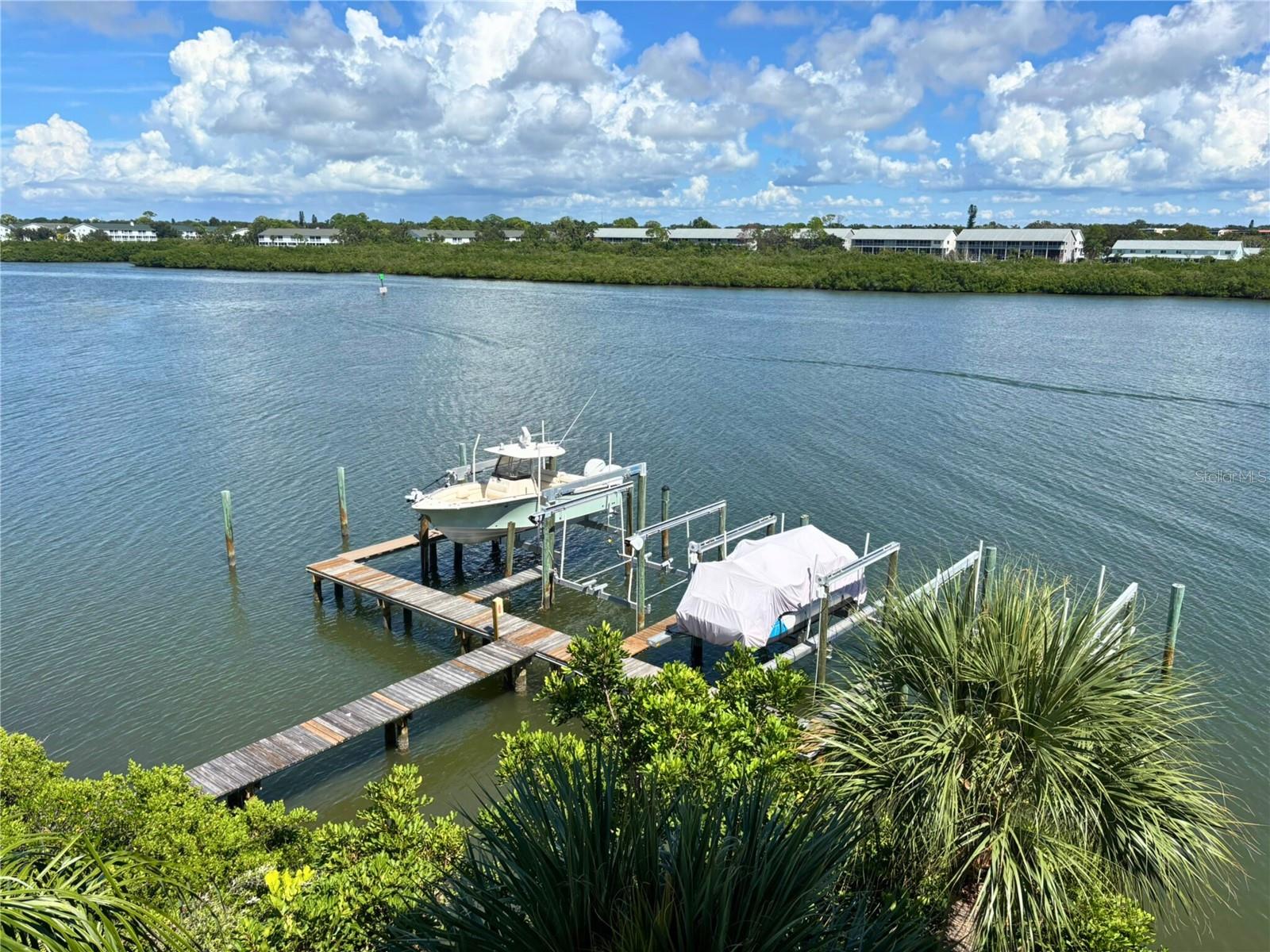 Image 23 of 27 For 19701 Gulf Boulevard 407