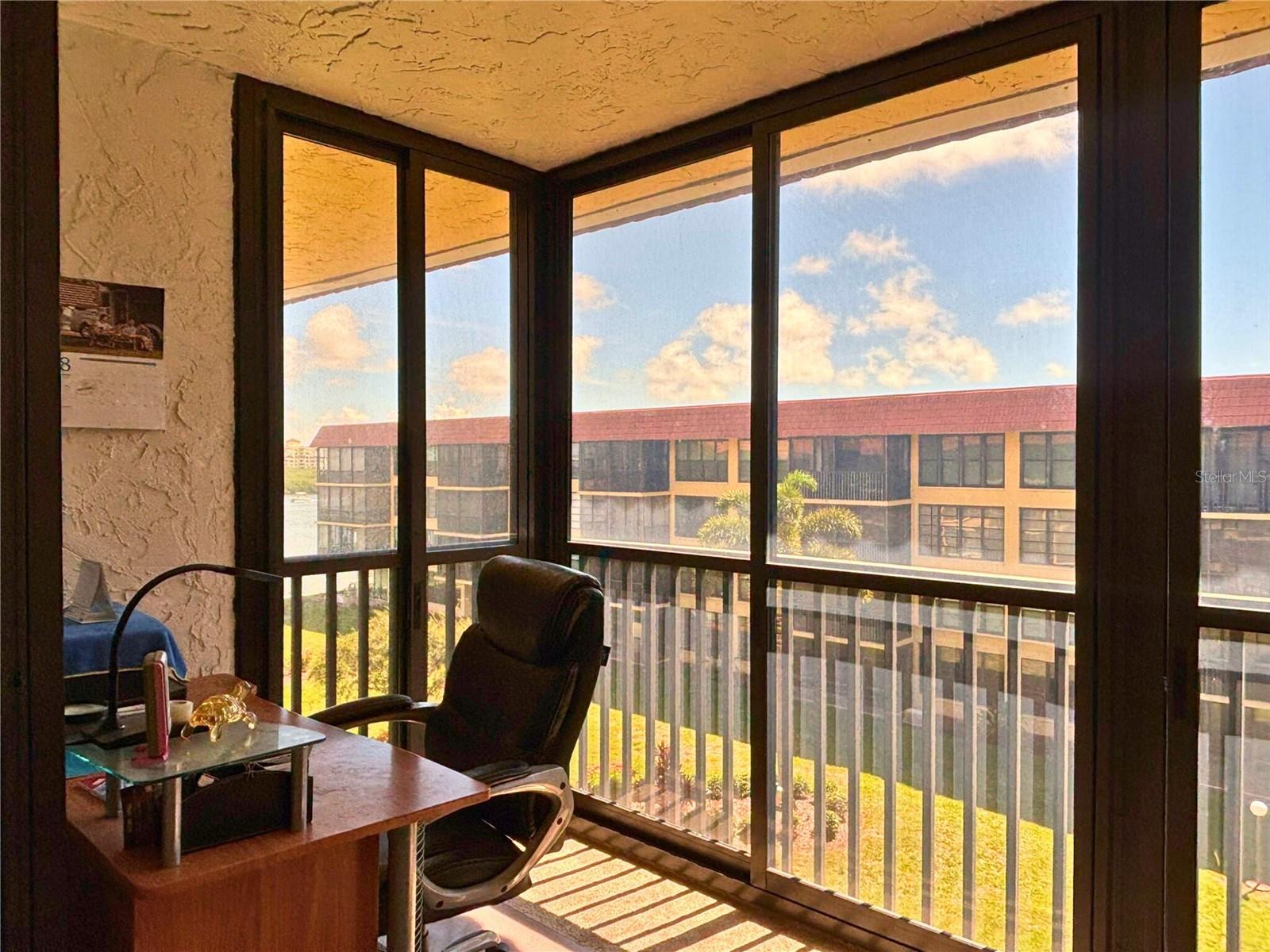 Image 24 of 27 For 19701 Gulf Boulevard 407