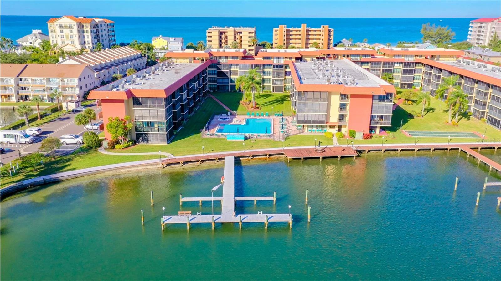 Image 4 of 27 For 19701 Gulf Boulevard 407