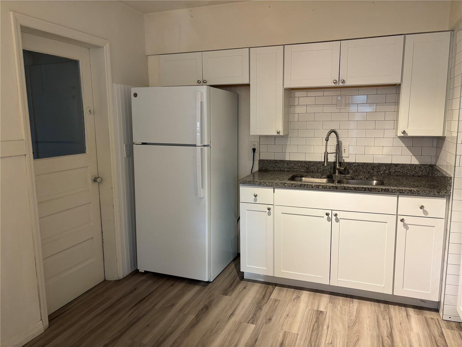 Image 11 of 31 For 1102 Sunset Point Road 6