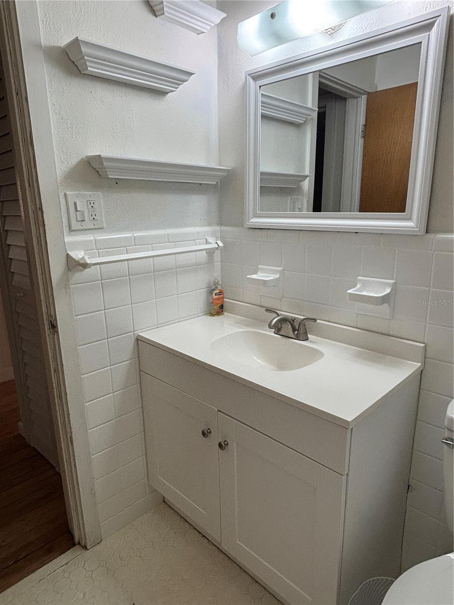 Image 19 of 31 For 1102 Sunset Point Road 6