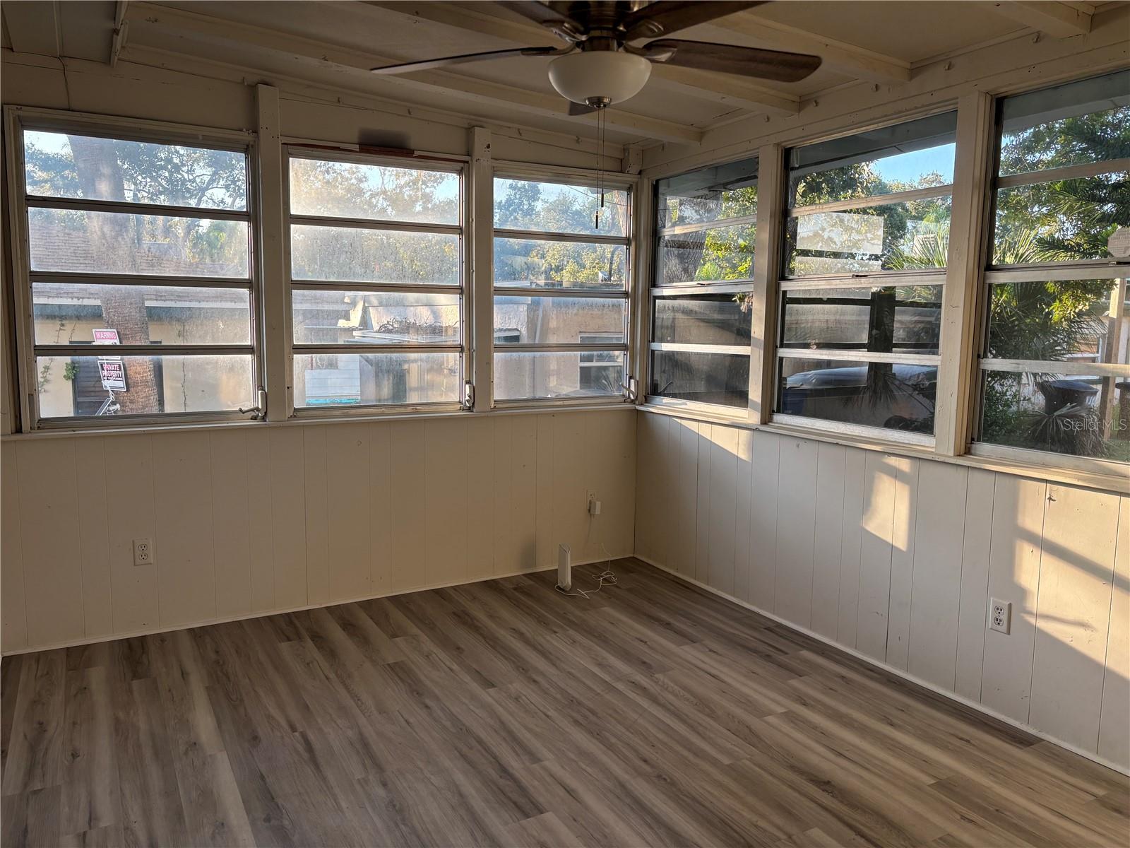 Image 28 of 31 For 1102 Sunset Point Road 6