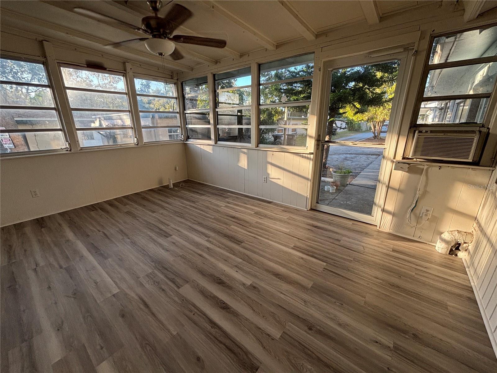 Image 30 of 31 For 1102 Sunset Point Road 6