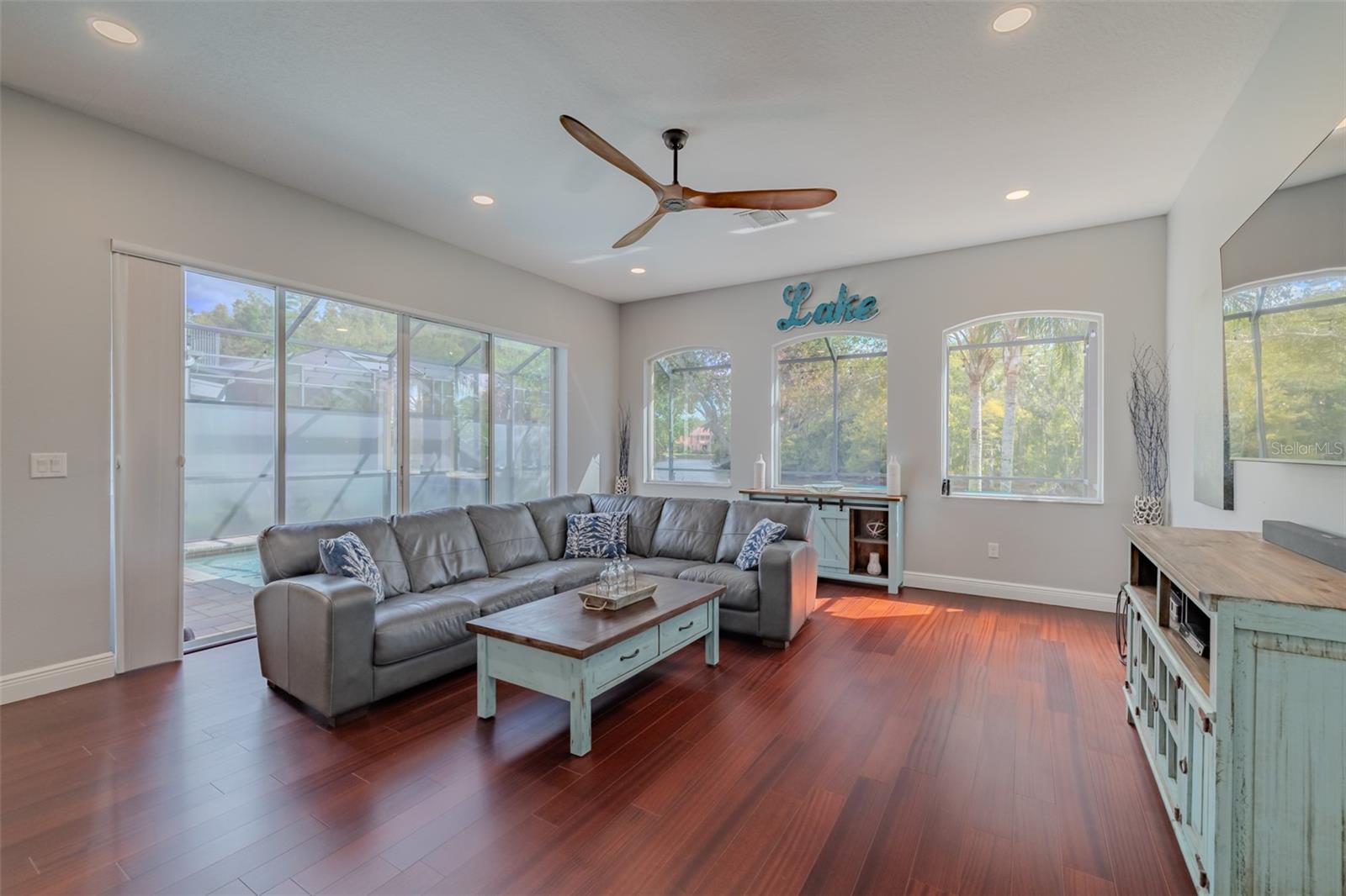 Listing photo id 15 for 10537 Martinique Isle Drive