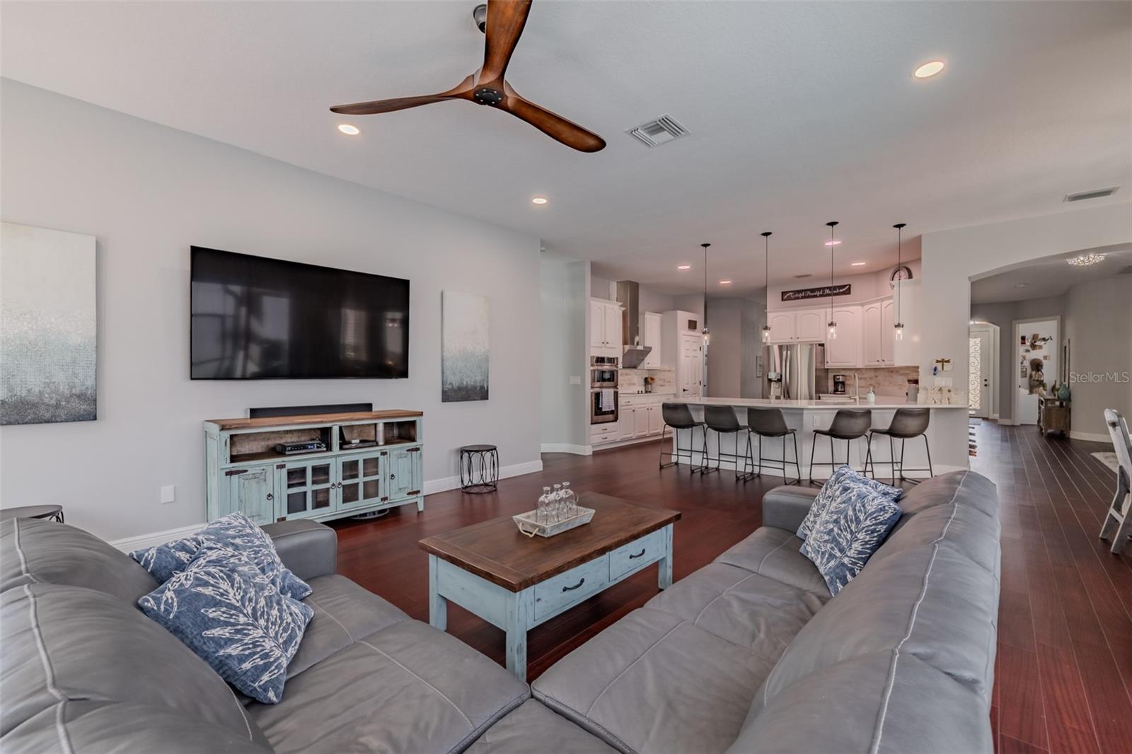 Listing photo id 16 for 10537 Martinique Isle Drive