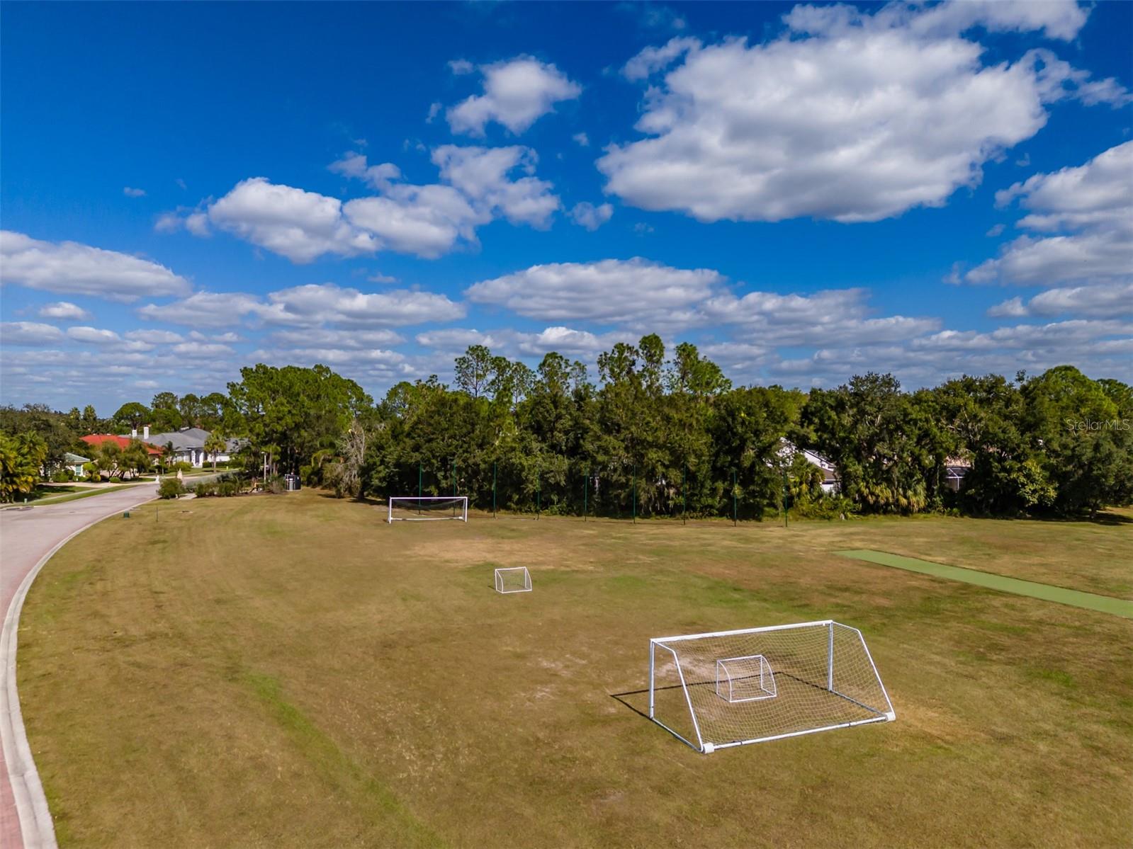 Listing photo id 72 for 10537 Martinique Isle Drive