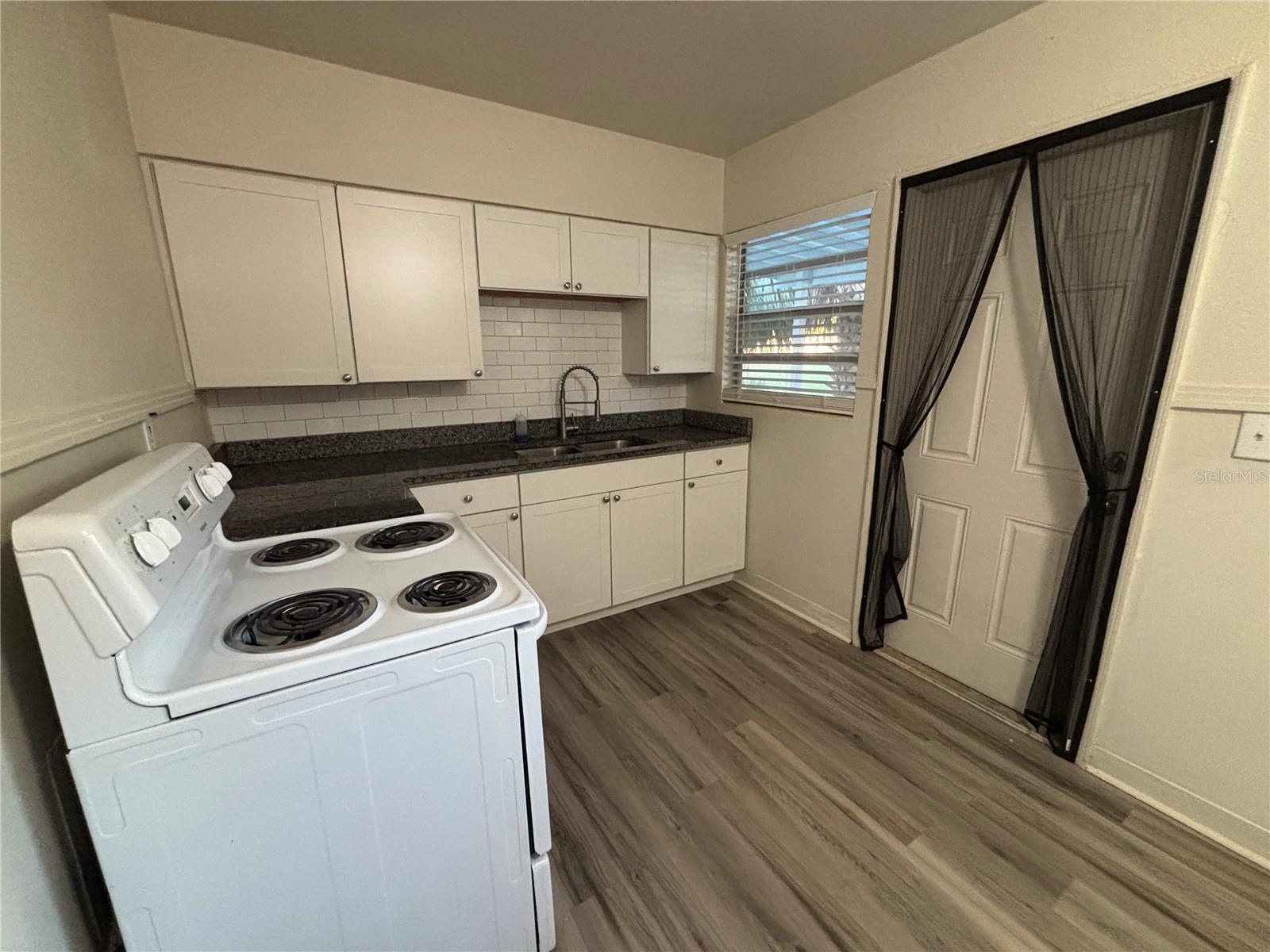 Image 4 of 17 For 1102 Sunset Point Road 2