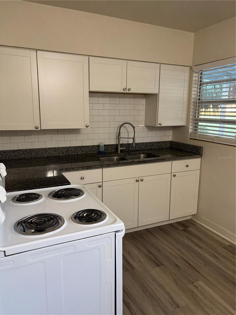 Image 5 of 17 For 1102 Sunset Point Road 2