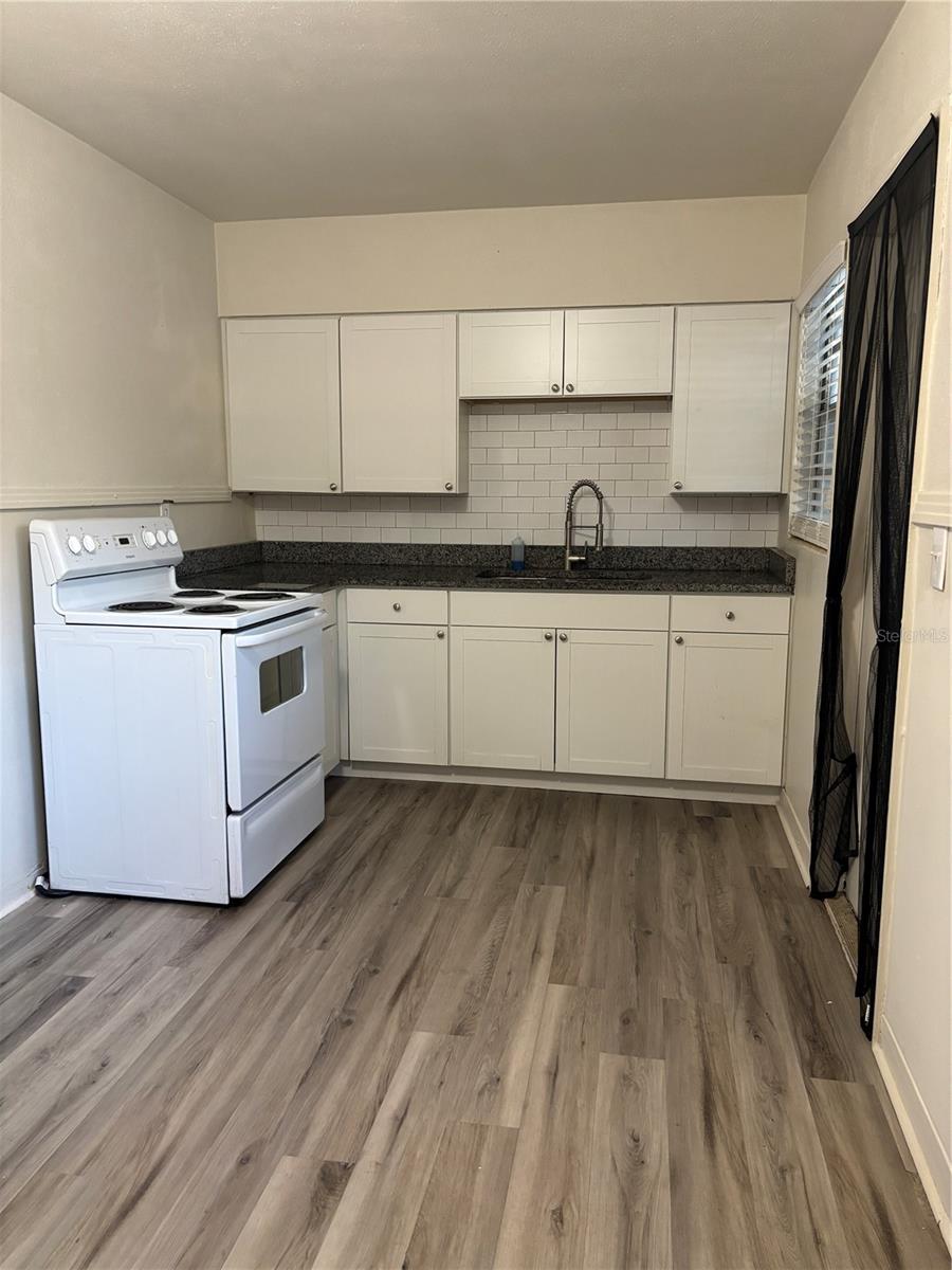 Image 6 of 17 For 1102 Sunset Point Road 2