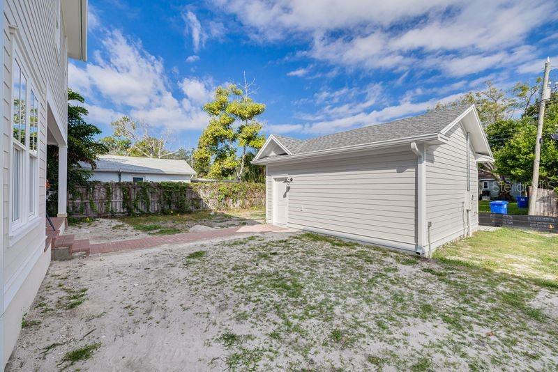 Listing photo id 8 for 621 37th Avenue N