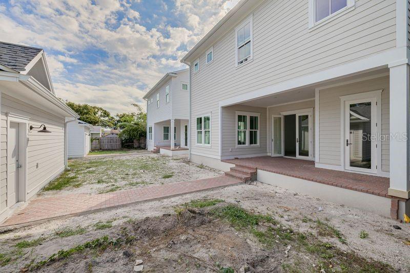 Listing photo id 9 for 621 37th Avenue N